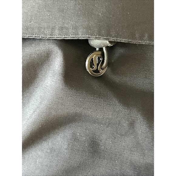 Lululemon Black full zip hood Vented Jacket Black zip pockets hi low hem sz 6 Ne - Picture 16 of 16